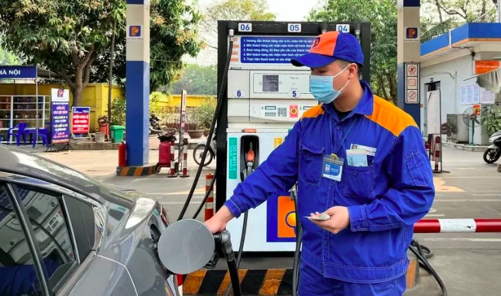 Giá xăng dầu hôm nay 5/7: Tiếp tục lao dốc
