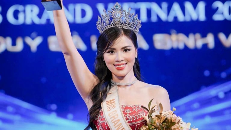 Nghiên cứu sinh có chồng là Giáo sư trẻ nhất Việt Nam năm 2022 đăng quang Hoa hậu
