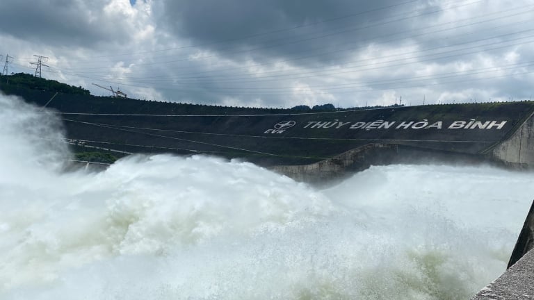 NÓNG: Chiều nay, 9/7, thủy điện Hòa Bình của tỉnh Phú Thọ được lệnh mở một cửa đáy xả lũ