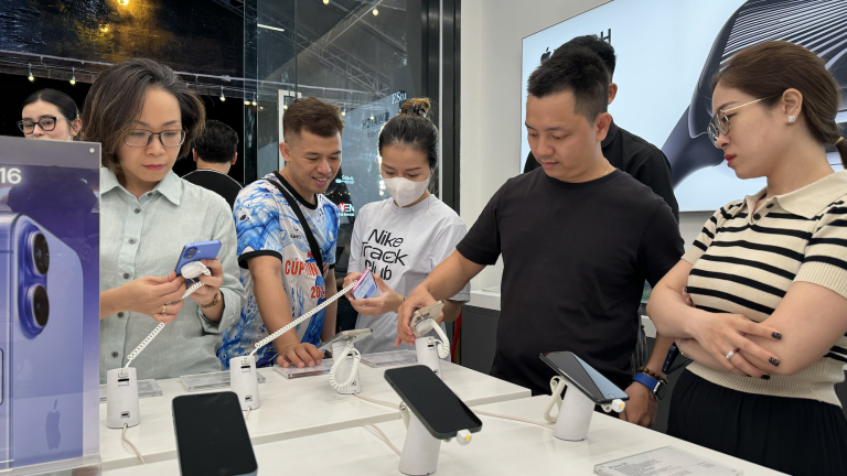 Samsung, iPhone, MacBook đang đồng loạt giảm giá, vì sao?