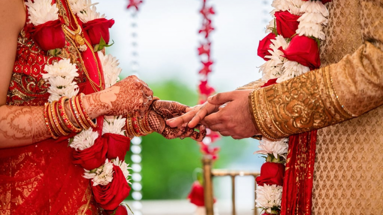 Người đàn ông “ôm” hết tiền vàng, bỏ trốn cùng vợ sắp cưới của con trai 
