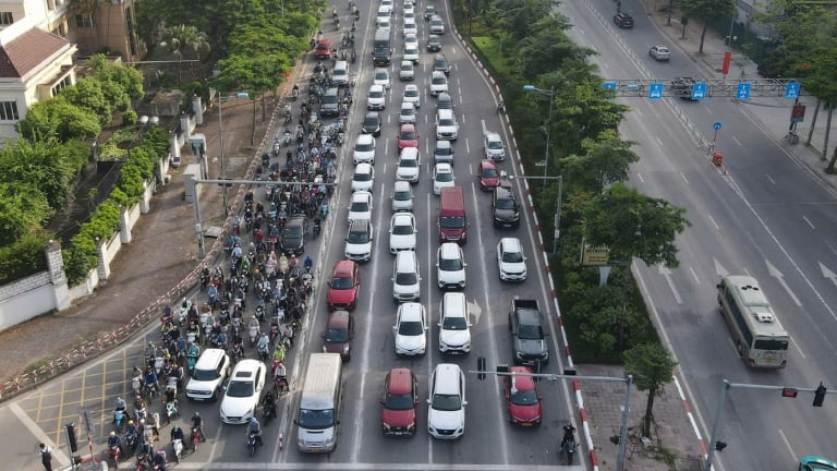 Hà Nội cấm xe máy xăng vào năm 2026: Bài học quốc tế nào cho Việt Nam?