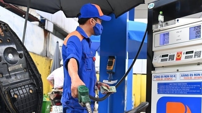 Giá xăng dầu hôm nay 19/7: Tụt dốc