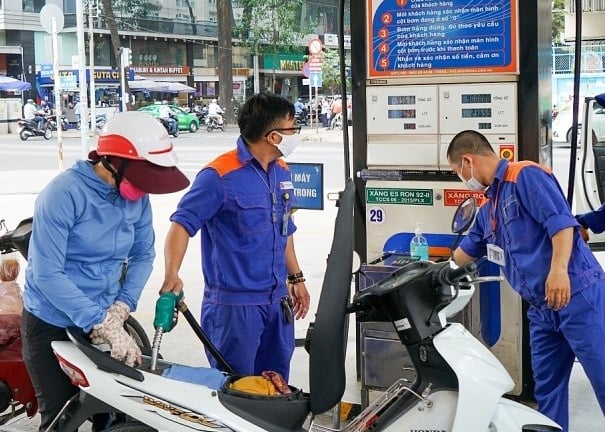 Giá xăng dầu hôm nay 24/7: Dầu thô bất ngờ tăng giá, dự báo chiều nay giá xăng 'giảm sốc'?