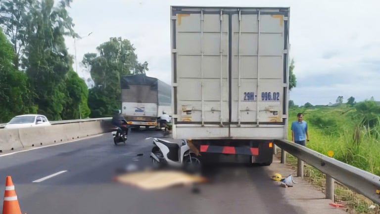 Va chạm với xe tải, 3 bà cháu ở Đắk Lắk tử vong thương tâm