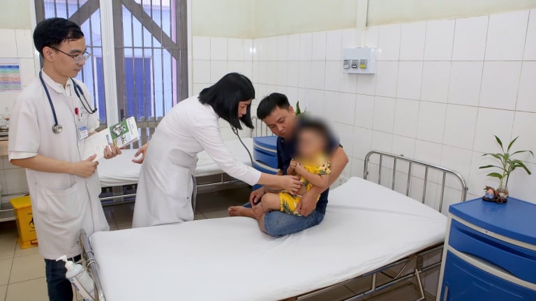 Cháu bé 2 tuổi ngưng tim do đuối nước được cứu sống thần kỳ bằng kỹ thuật chuyên sâu 