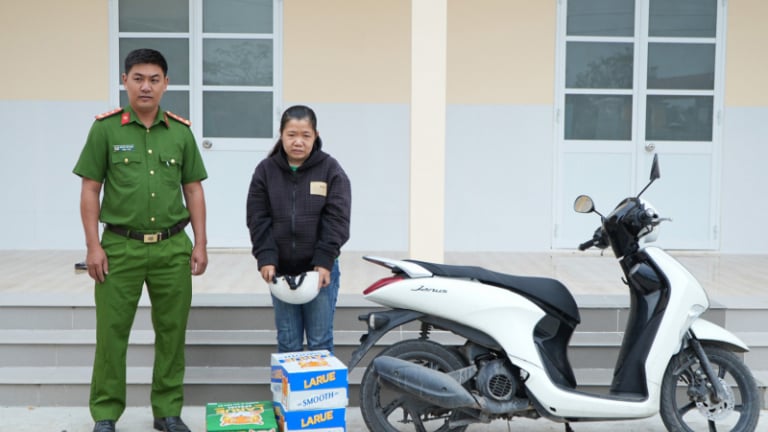TIN NÓNG 24 GIỜ QUA: Bắt giữ 'nữ quái' chuyên 'cướp bia'; một cán bộ phường tử vong bên đường