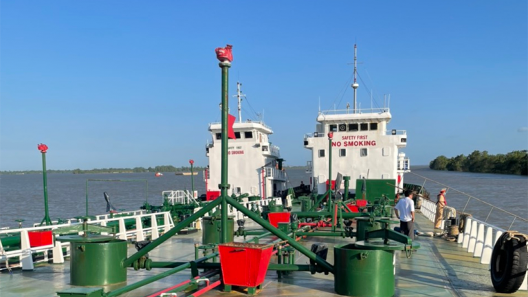 Đường dây buôn lậu 200 triệu lít xăng từ Singapore về Việt Nam, không đủ cơ sở xử lý hình sự 35 thuyền viên 