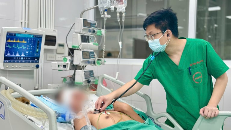 Đột ngột sốt cao, đau đầu, chàng trai 17 tuổi rơi vào hôn mê vì bệnh thường gặp mùa hè