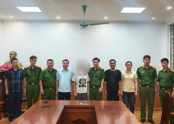 Kịch bản lừa đảo như phim ở Ninh Bình: 'Công an giả' dùng lệnh bắt qua Zoom, ép nữ sinh tự trói mình tống tiền gia đình