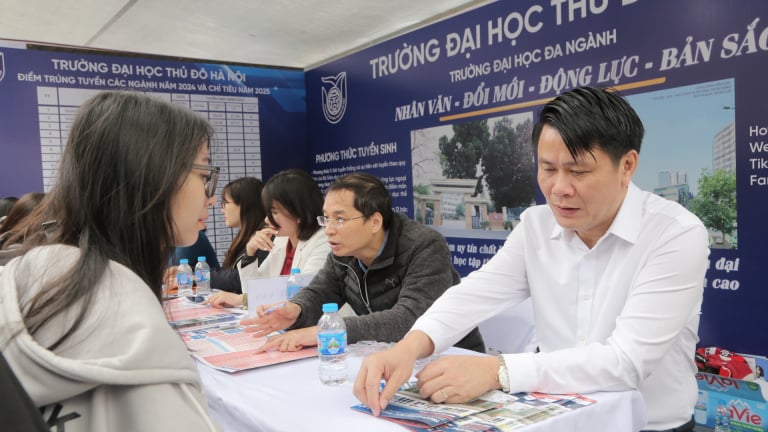 Dự đoán điểm chuẩn đại học năm 2025: Ngành nào giữ nguyên, ngành nào lấy điểm cao?