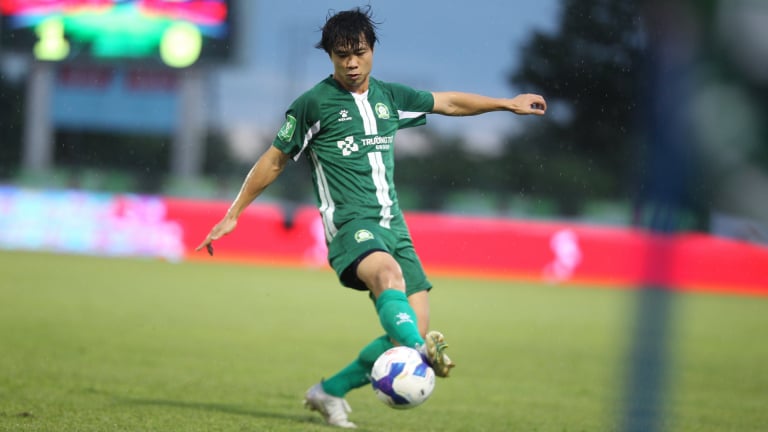 Công Phượng trở lại V.League khi VFF trao đặc cách cho Trường Tươi Bình Phước?