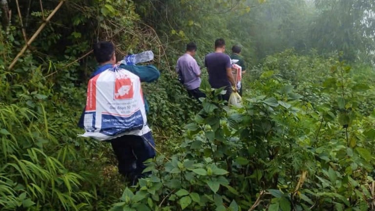 Sau lũ, một xã ở Nghệ An còn 5 bản bị cô lập, chính quyền kêu gọi cứu trợ giúp dân 