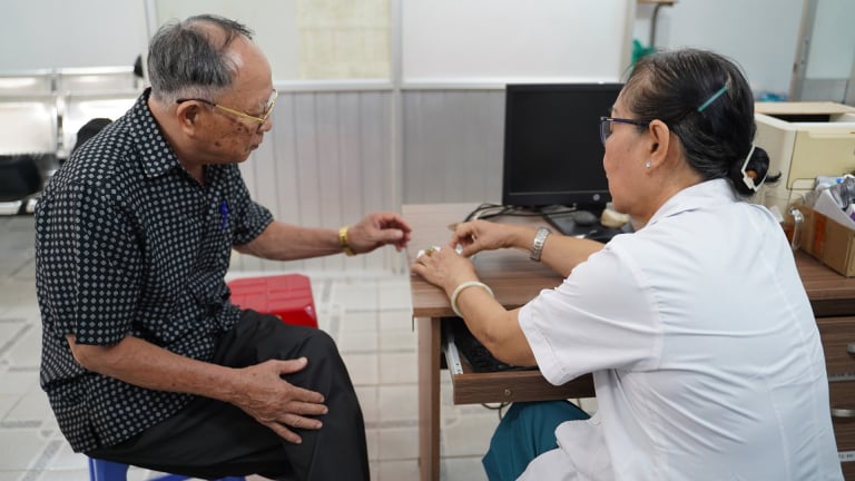 Quy mô hơn 13,5 triệu dân sau sáp nhập, TP.HCM giải quyết bài toán chăm sóc người yếu thế như thế nào?
