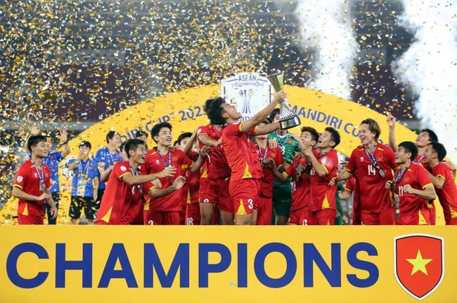 Tặng Bằng khen của Thủ tướng Chính phủ cho tập thể và các cá nhân đội tuyển U23 Việt Nam