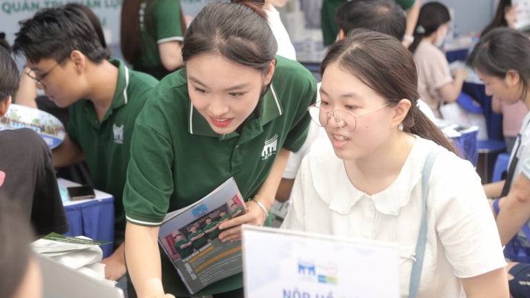 Dự đoán điểm chuẩn đại học năm 2025: Lưu ý những tổ hợp xét tuyển dưới đây