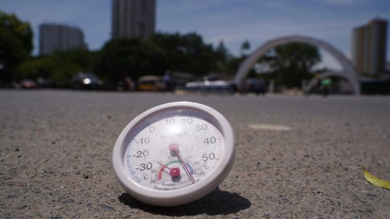 Nắng nóng cực điểm, bác sĩ cảnh báo về thông tin 'thời tiết tăng 1°C, tăng 10% nguy cơ đột quỵ' 