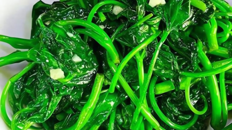 Tưởng chỉ ăn củ, quả, hóa ra lá mới là loại rau thanh nhiệt, giải độc tuyệt vời, xào tỏi thơm ngon, giòn ngọt