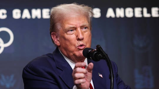 Ông Trump thề sẽ đưa Mỹ ra khỏi 'mớ hỗn độn' ở Ukraine