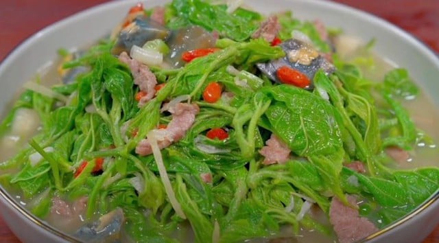Đừng chỉ ăn quả, lá cây này quý như 'nhân sâm của người nghèo', ở quê mọc đầy không ai ngó