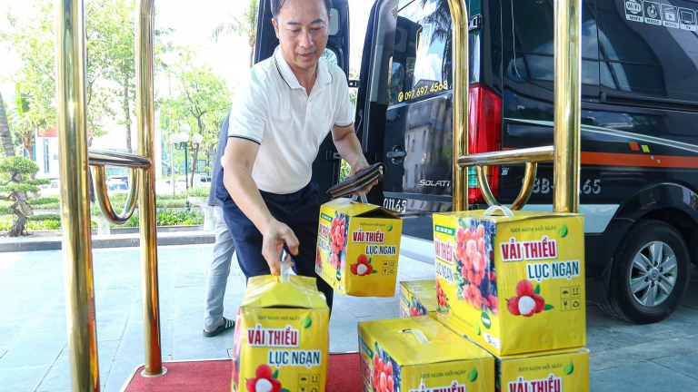Từ mọi miền Tổ quốc, đại biểu nông dân mang tinh hoa nông sản về dự Đại hội Hội Nông dân Việt Nam lần thứ IX