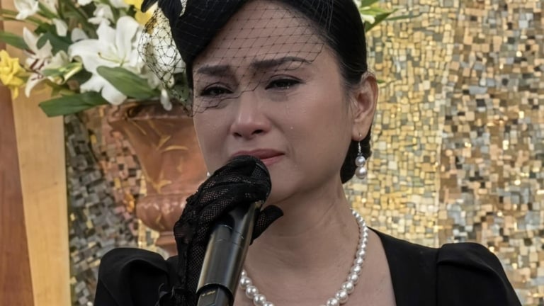 “Ca sĩ tỷ phú” Hà Phương trào nước mắt khi kể về ngày tháng cuối đời của bầu show quyền lực Thúy Uyển