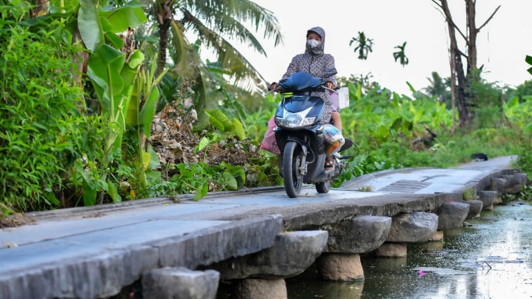 Một nơi ở thành phố Hải Phòng mới (tỉnh Hải Dương cũ) còn 17 cái cầu đá cổ xưa, màu quá khứ đẹp như phim thế này đây