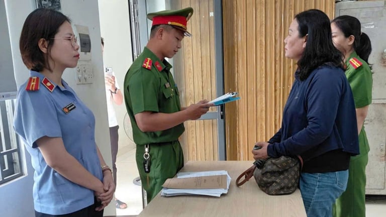 “Tay không” bán đất, người phụ nữ nhận cọc hàng trăm triệu đồng rồi bị bắt