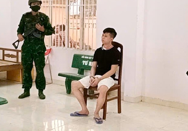 Bắt đối tượng mang súng quân dụng cùng 25 viên đạn từ Campuchia về qua cửa khẩu ở Long An