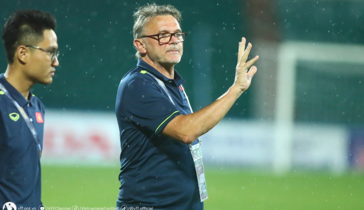 HLV Troussier tái xuất, cầm quân tại J-League?
