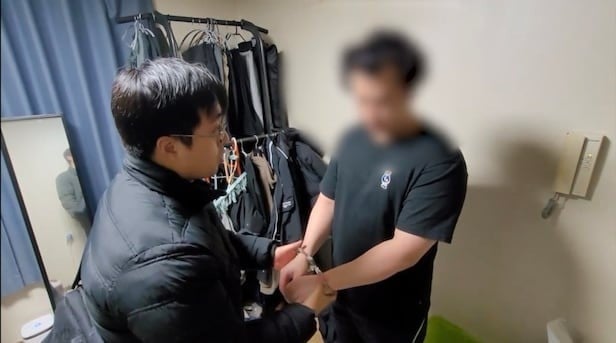 Vụ bắt giữ tội phạm tình dục quy mô lớn gây chấn động showbiz