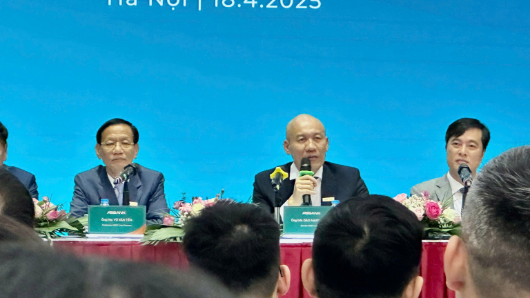Phó Chủ tịch ABBANK Vũ Văn Tiền: Giữa 'làn sóng' sáp nhập, không để bộ máy đông mà không mạnh   