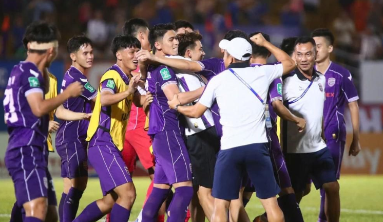 B.Bình Dương lại thay tướng: Phần nổi của tảng băng chìm