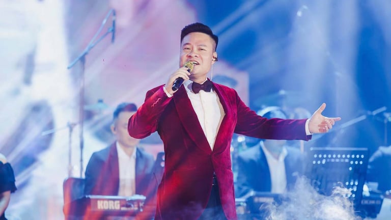 NSƯT Hoàng Tùng đưa khán giả trở về miền ký ức trong chương trình kỷ niệm 50 năm Ngày Giải phóng miền Nam