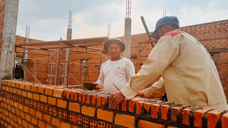 Bình Thuận: Khẩn trương thực hiện xóa nhà tạm, nhà dột nát cho người dân