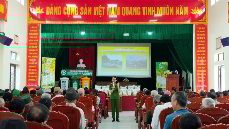 Hội Nông dân Hải Phòng phối hợp với Công an thành phố tuyên truyền cho hội viên, nông dân về phân loại rác thải