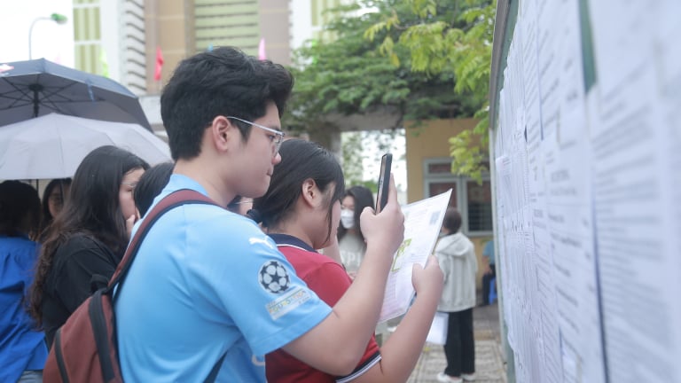 Chênh lệch số thí sinh đăng ký dự thi tốt nghiệp THPT 2025 theo môn: Vui mừng hay lo lắng?
