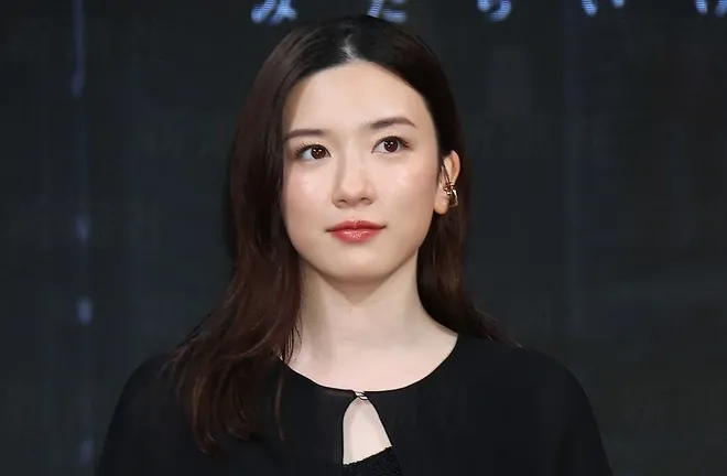 'Mỹ nhân khóc đẹp nhất Nhật Bản' bị tẩy chay vì bê bối ngoại tình, 'bắt cá hai tay'