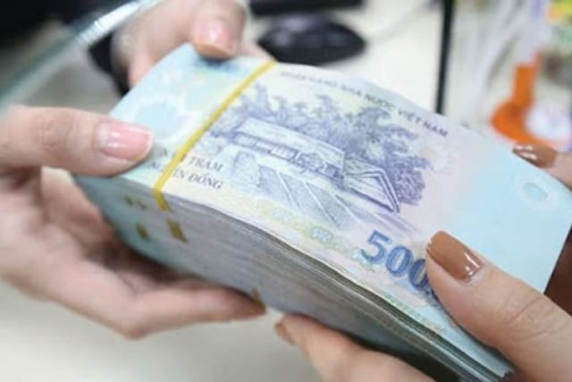 Nhiều nhân viên ở Quảng Ngãi được nghỉ hưu trước tuổi, thôi việc cũng nhận được tiền tỷ/người