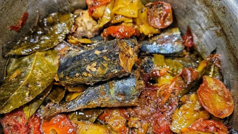 Kho cá biển thêm loại nước này đảm bảo không tanh, thịt cá đanh chắc, ăn cực kì đưa cơm