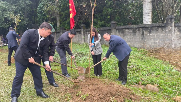 Nông dân một huyện ở Hòa Bình 'biến' làng quê thành nơi xanh - sạch - đẹp