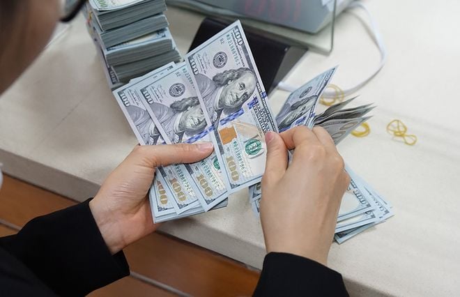 Giá USD hôm nay 30/5: Trong nước đồng loạt 'thăng hoa'