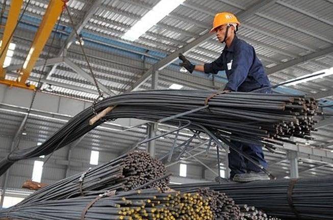 Thị trường thép trong nước căng thẳng, hàng tồn kho gần như 'chạm đáy'