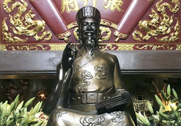 Trước giờ sáp nhập tỉnh Hà Nam, Nam Định, Ninh Bình là nơi sinh ra một ông quan to, tư chất thông minh, qua 4 đời vua nhà Trần