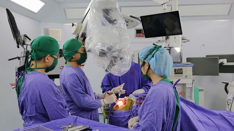 Đau đầu kéo dài không đi khám, nào ngờ u não lớn