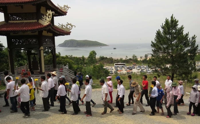 Một hòn đảo rộng 10ha, cách bờ biển Quảng Bình 1km là nơi an giấc ngàn thu của 3 vị tướng lừng danh