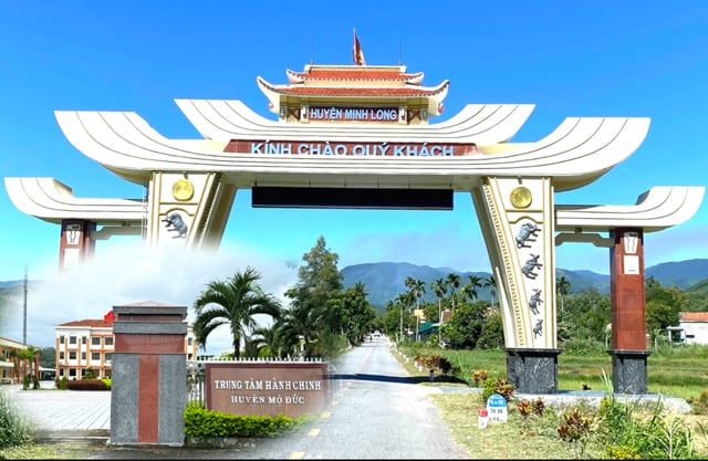 Chủ tịch UBND tỉnh Quảng Ngãi ký quyết định nghỉ hưu trước tuổi cho 4 lãnh đạo nào?