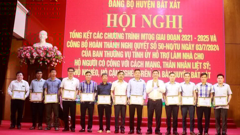 Bát Xát (Lào Cai) tổng kết các Chương trình MTQG và công bố hoàn thành xóa nhà tạm, nhà dột nát