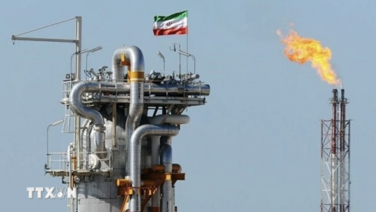 Giá xăng dầu hôm nay 17/6: 'Nóng' khi Israel tuyên bố khống chế không phận Iran, ông Trump kêu gọi 'rời Tehran ngay lập tức'