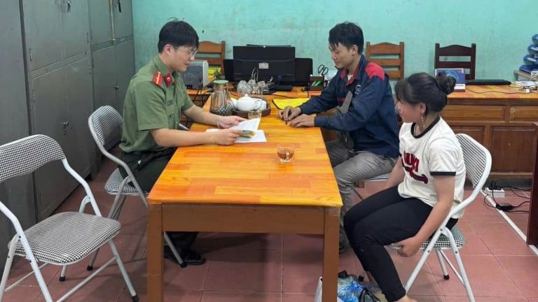 Tuyên Quang: Ấm lòng hình ảnh Công an xã và người dân cưu mang bé gái 14 tuổi đi lạc